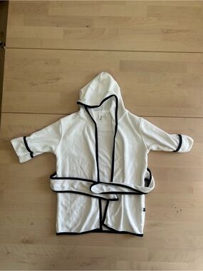 Kyte size 6-18 months Hooded White Pajama/ Bath/Swim Robe with Black Trim